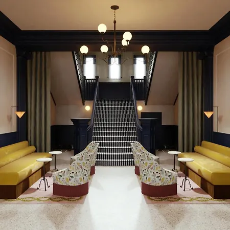 Marqueen Hotel